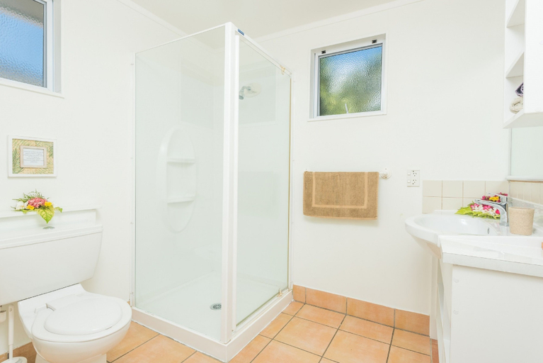 Bathroom 5, The Cooks Oasis, Rorotonga