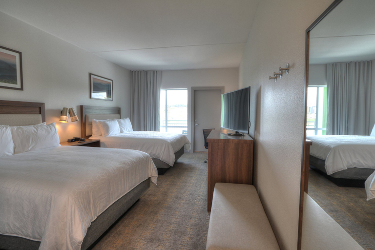 Bedroom 4, Holiday Inn & Suites PIGEON FORGE CONVENTION CENTER by IHG, Sevier