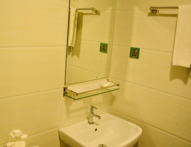 Bathroom 5, Arthawka Hotel, Myingyan