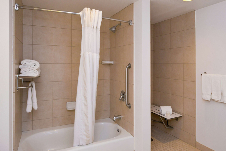 Bathroom 4, Hilton Garden Inn Yuma Pivot Point, Yuma