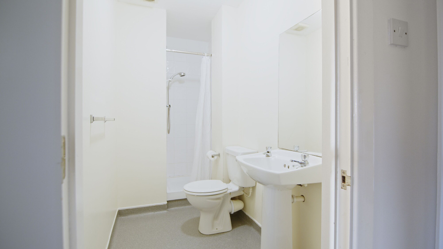 Bathroom, Waterford City Campus - Self Catering