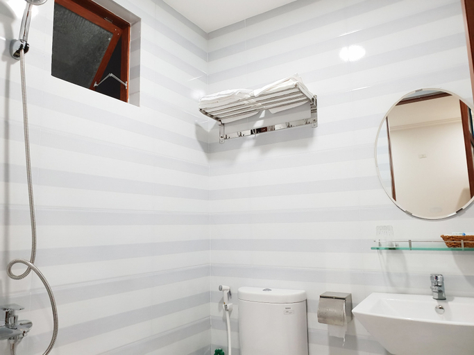 Bathroom 4, Khách sạn Quy Nhơn Center, Qui Nhơn