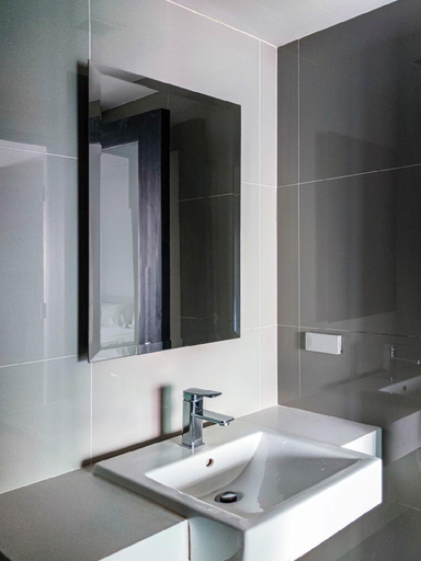 Bathroom 2, POSH infinity pool apartment, Pattaya