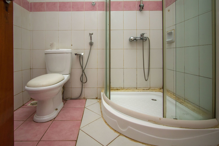 Bathroom 4, Emerald Hotel, Kampala