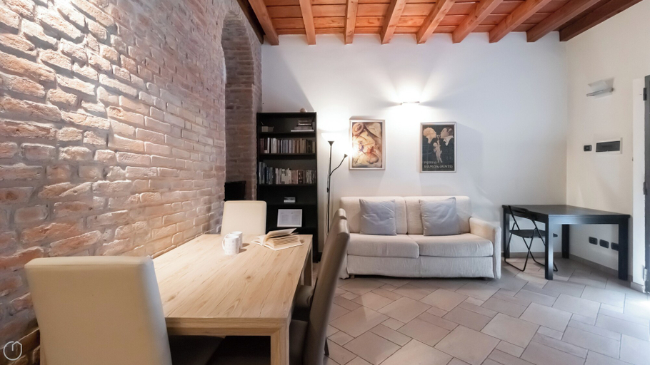 Others 5, Italianway Easy - Muratori 8, Milano