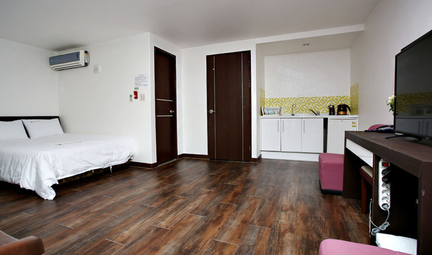 Bedroom 4, Manripo Hotel, Taean
