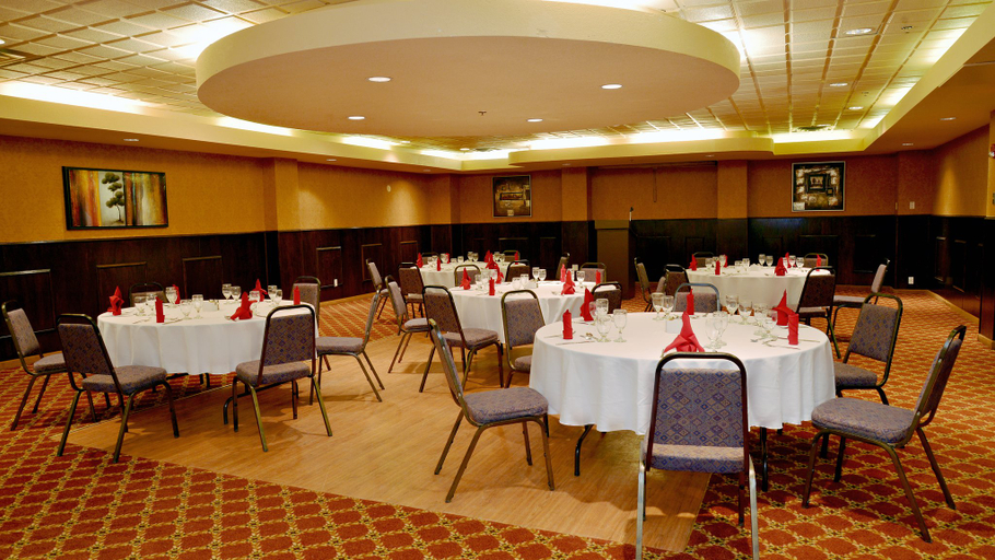 Food & Drinks 5, Holiday Inn HINTON by IHG, Division No. 14