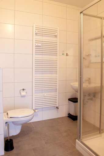 Bathroom 3, Pension EulenNest, Gießen