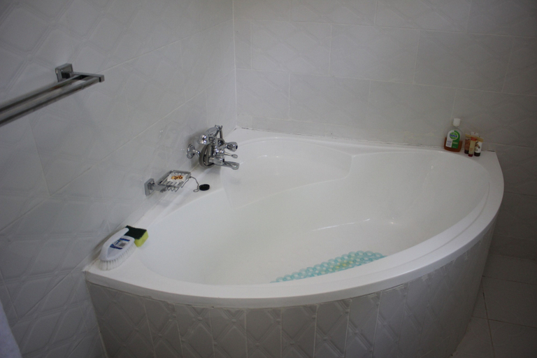 Bathroom 3, Waterfalls Apartments, Lusaka