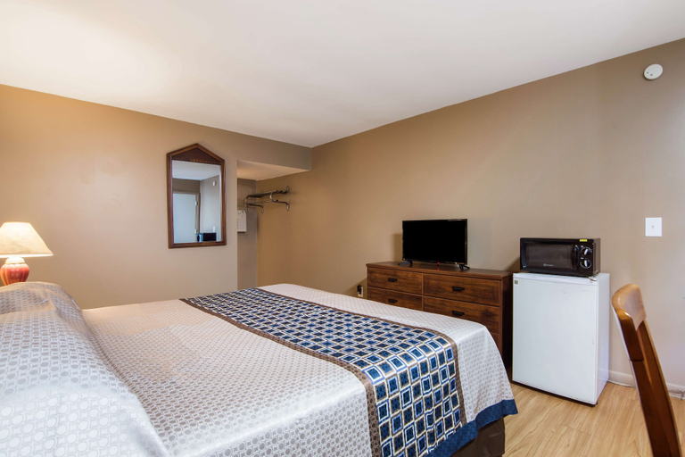 Bedroom 4, Knights Inn Amsterdam, Montgomery