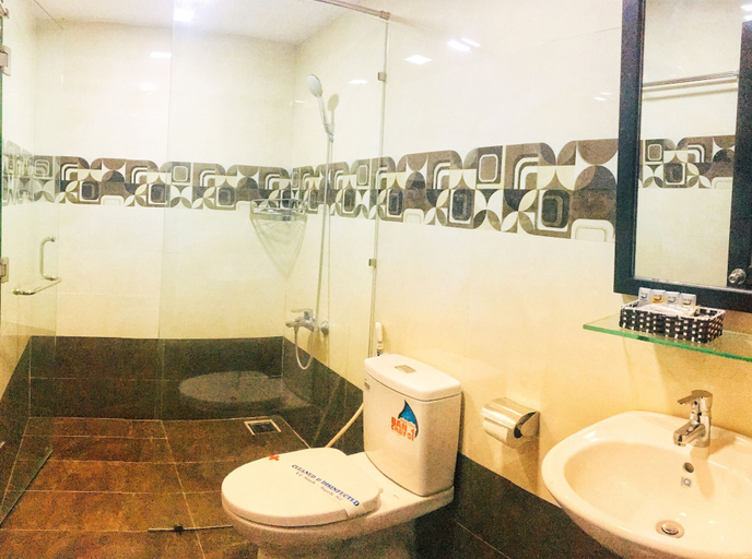 Bathroom 5, Whale Hotel, Da Nang
