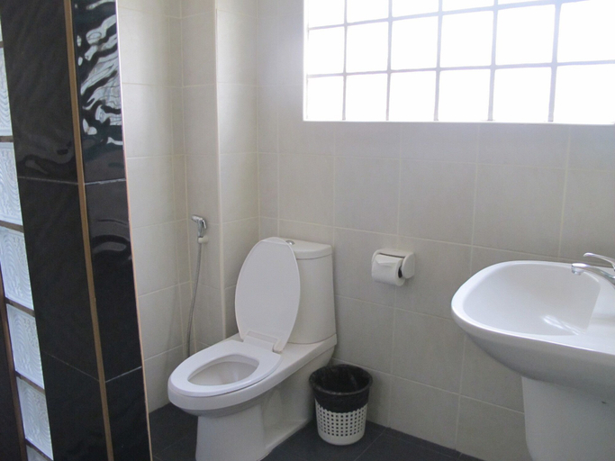 Bathroom 3, Rouge Service Apartments, Pattaya