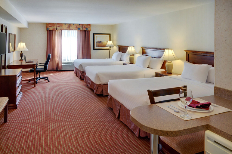 Bedroom 3, Pomeroy Inn & Suites Hotel Dawson Creek, Peace River
