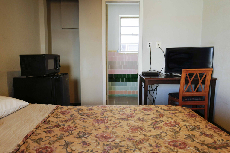 Bedroom 3, Richmond Motel, Richmond