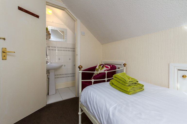 Bedroom 2, The Beechcliffe Hotel - Over 35's Only, Blackpool