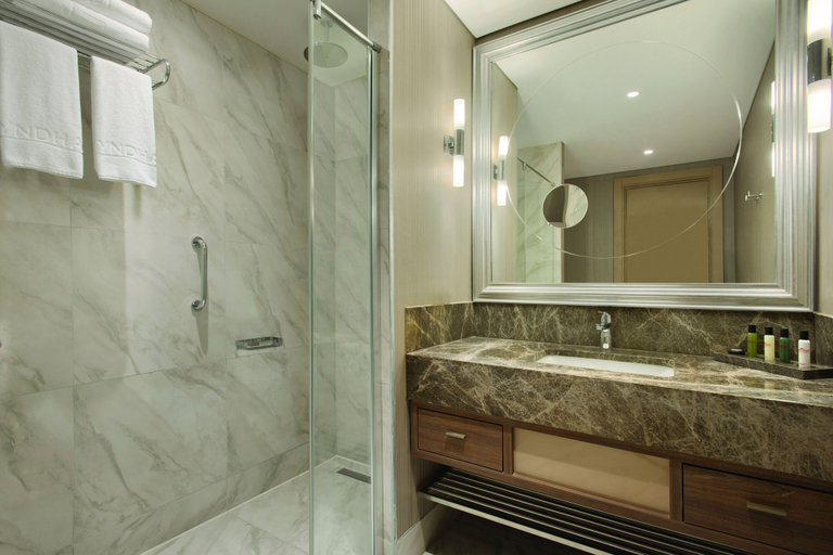 Bathroom 5, TRYP by Wyndham Istanbul Basın Ekspres, Bağcılar