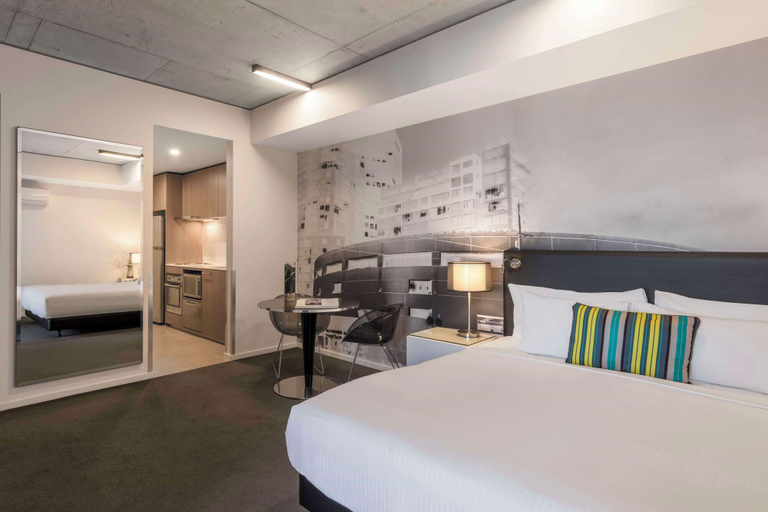Bedroom 4, Oaks Melbourne on William Suites, Melbourne