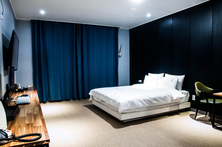 Others 4, Heitz Hotel, Changnyeong