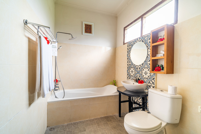 Bathroom 10