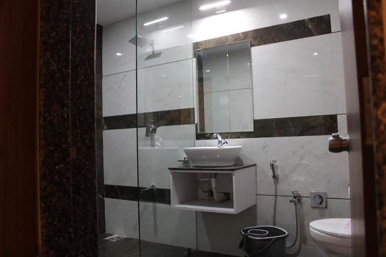 Bathroom 5, Hotel The Grand Piano, Patan