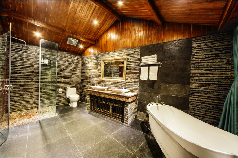 Bathroom 4, Lijiang Wengjia Dayuan, Lijiang