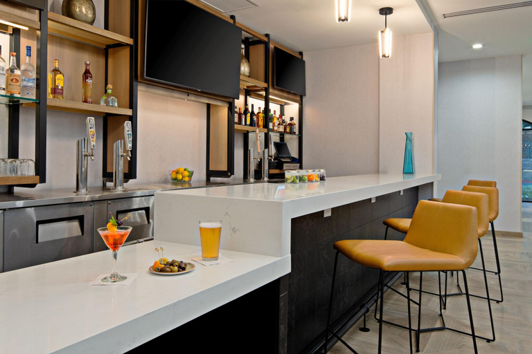 Food & Drinks 5, Springhill Suites By Marriott Valencia, Los Angeles