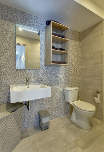 Bathroom 4, Deluxe Studio in a Prime Location, Wifi
