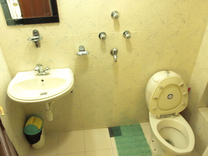 Bathroom, Vajra Guest House & Restaurant, Bagmati