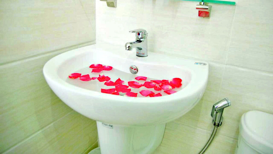 Bathroom 4, Ailen Hotel, District 1