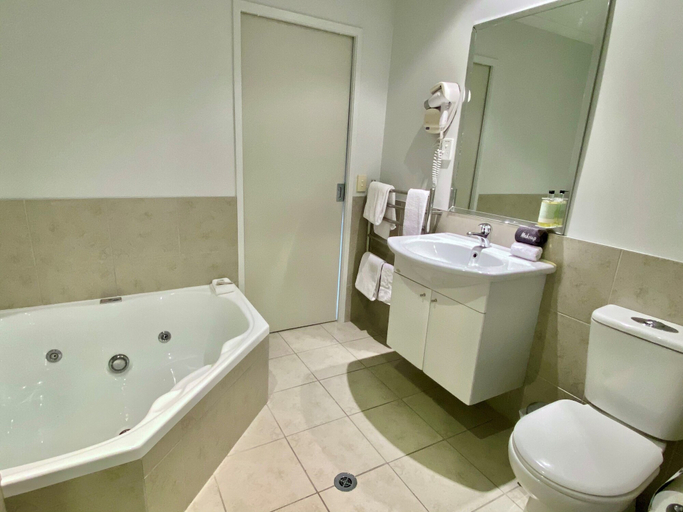 Bathroom 3, Alpine Lake Motor Lodge, Taupo