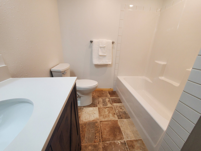 Bathroom 5, Dream Drift Motel, Madison