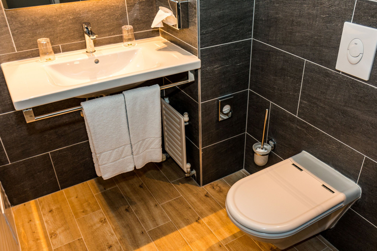Bathroom 4, Holiday Inn BUDAPEST - BUDA�RS by IHG, Érd
