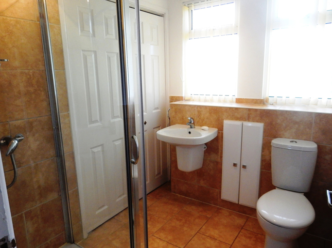 Bathroom 4, Dartmouth Chalet Holidays, Devon