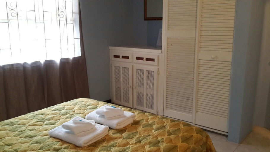 Bedroom 3, Buttercup Cottage Apartments