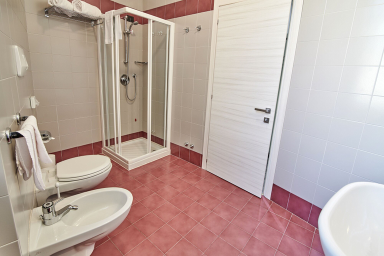 Bathroom 5, Hotel Sole Relax & Panorama, Trento