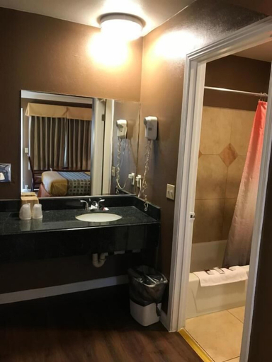 Bathroom, Sands Motel, Riverside
