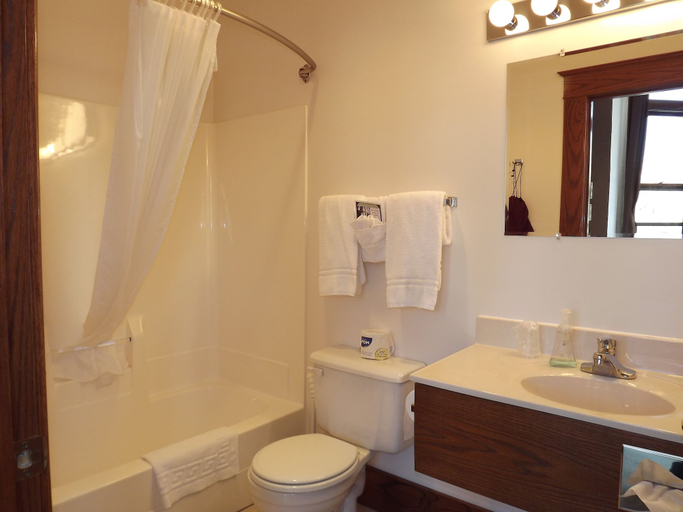 Bathroom 3, Town Hall Inn, Lawrence