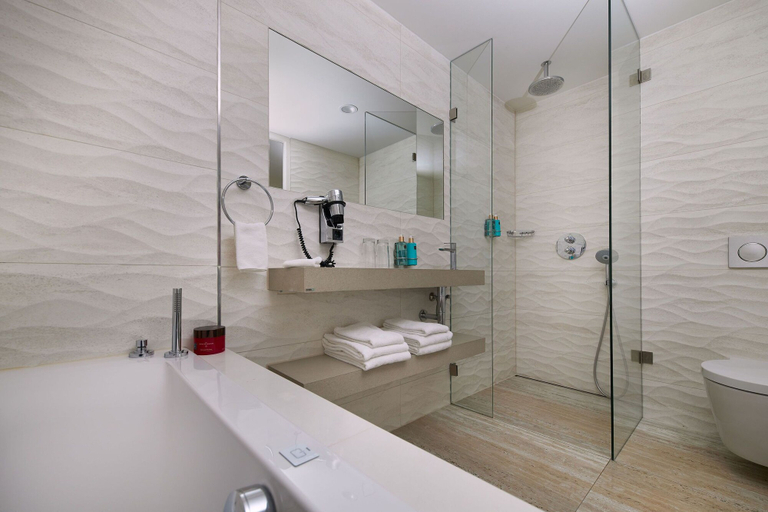 Bathroom 4, Beachhouse Hotel, Zandvoort