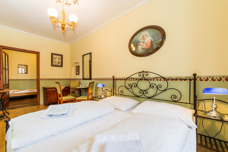 Bedroom 2, Pension Gardena Kaplická 21, Český Krumlov