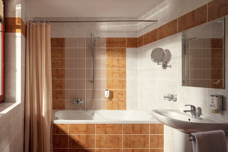 Bathroom 3, Golf & Spa Resort Kunětická Hora, Pardubice