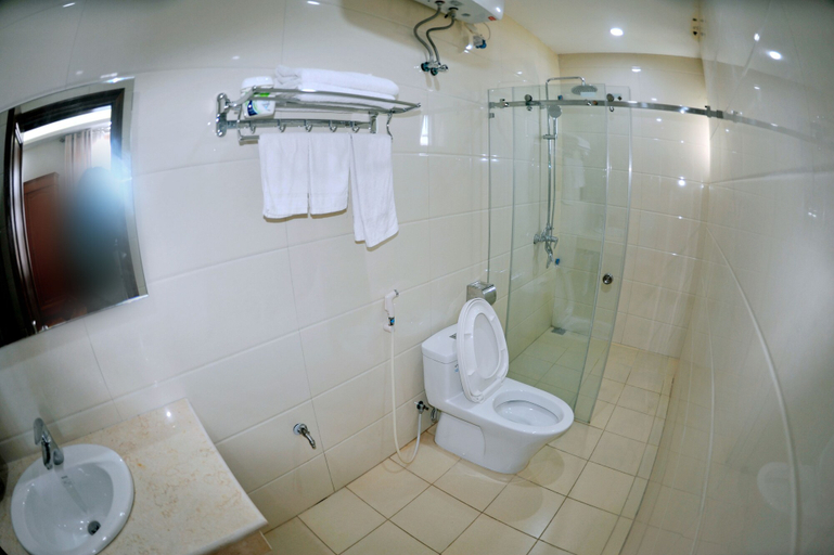 Bathroom 3, Thuan Thanh Hotel, Ninh Bình