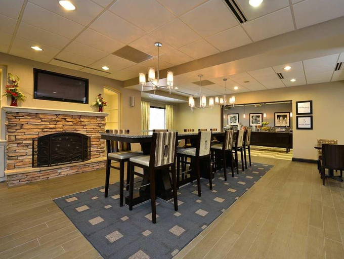 Food & Drinks 5, Hampton Inn Cortland, Cortland