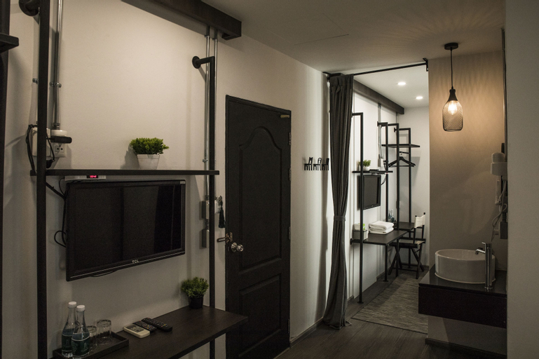 Bathroom 12