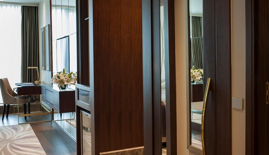 Exterior & Views 21