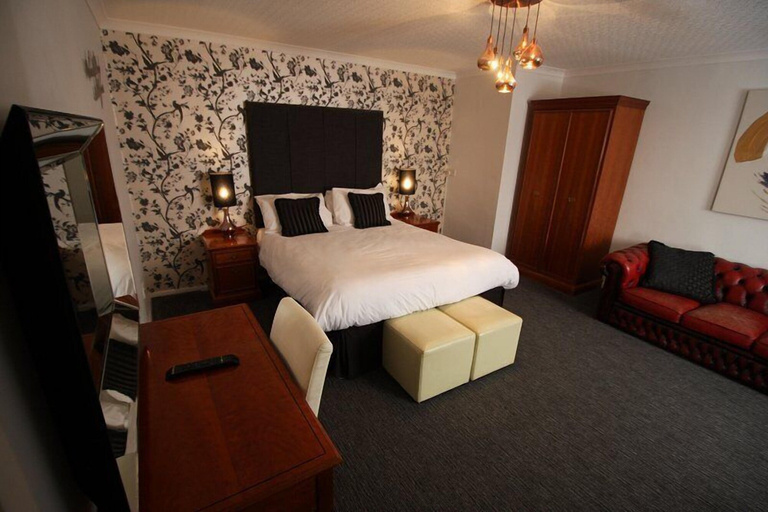 Bedroom 5, The Bear Hotel, Oxfordshire