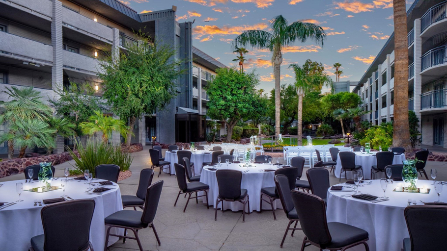 Food & Drinks 3, Holiday Inn & Suites PHOENIX AIRPORT NORTH by IHG, Maricopa