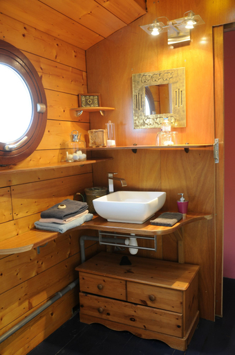 Bathroom 3, Péniche le Défi, Seine-et-Marne