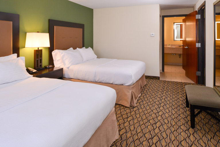 Bedroom 2, Holiday Inn POPLAR BLUFF by IHG, Butler