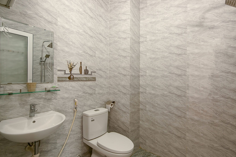 Bathroom 4, 10 Dollar Homestay Danang - Hostel, Da Nang