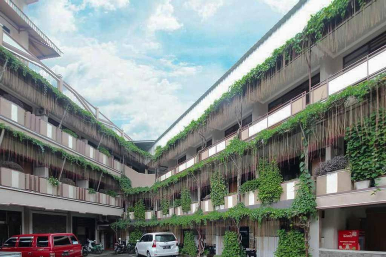 Exterior & Views 15